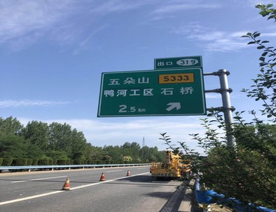 二广高速南阳段标志标牌改造